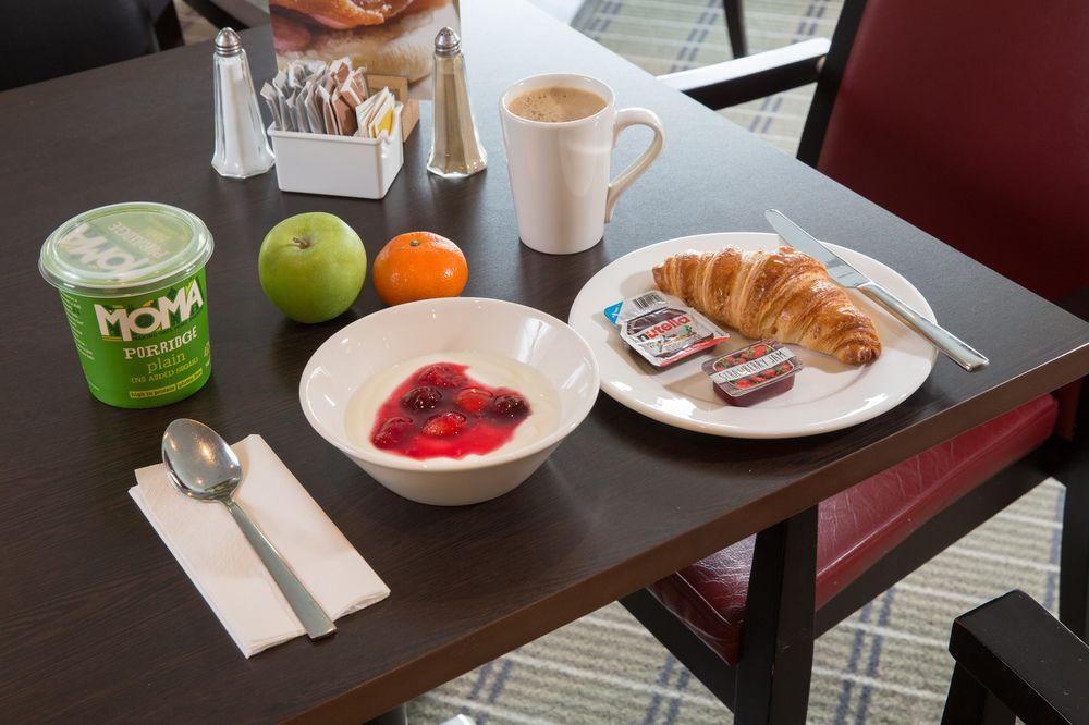 Holiday Inn Express Bedford By Ihg מראה חיצוני תמונה