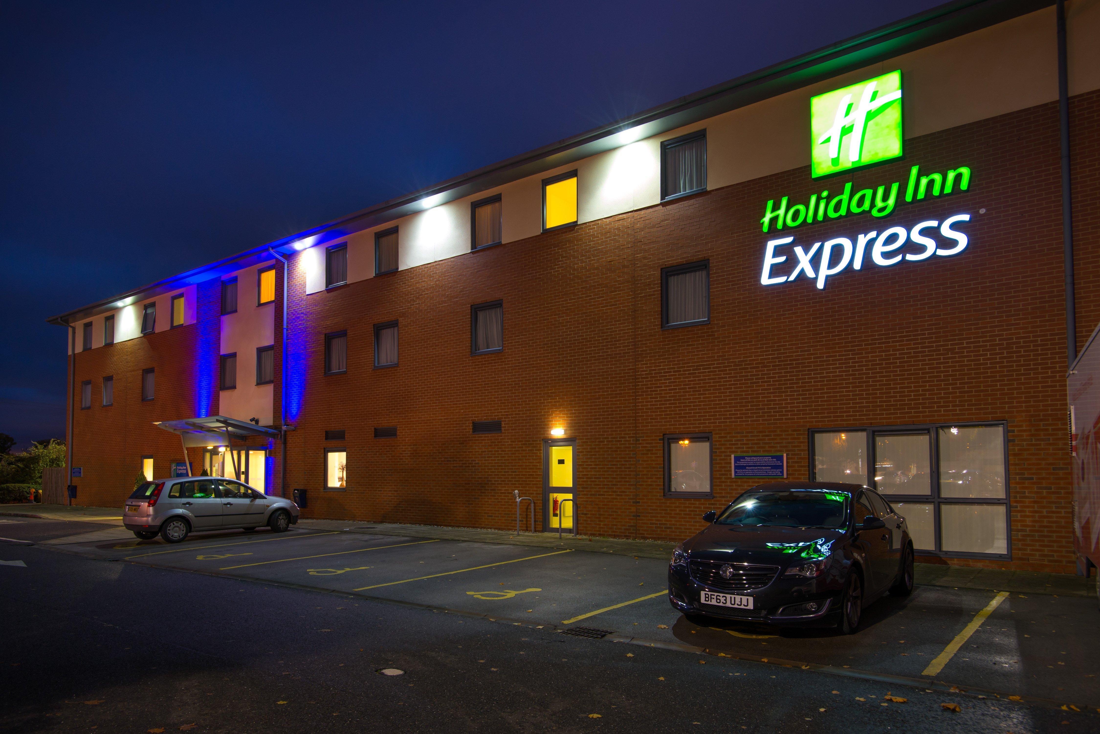 Holiday Inn Express Bedford By Ihg מראה חיצוני תמונה