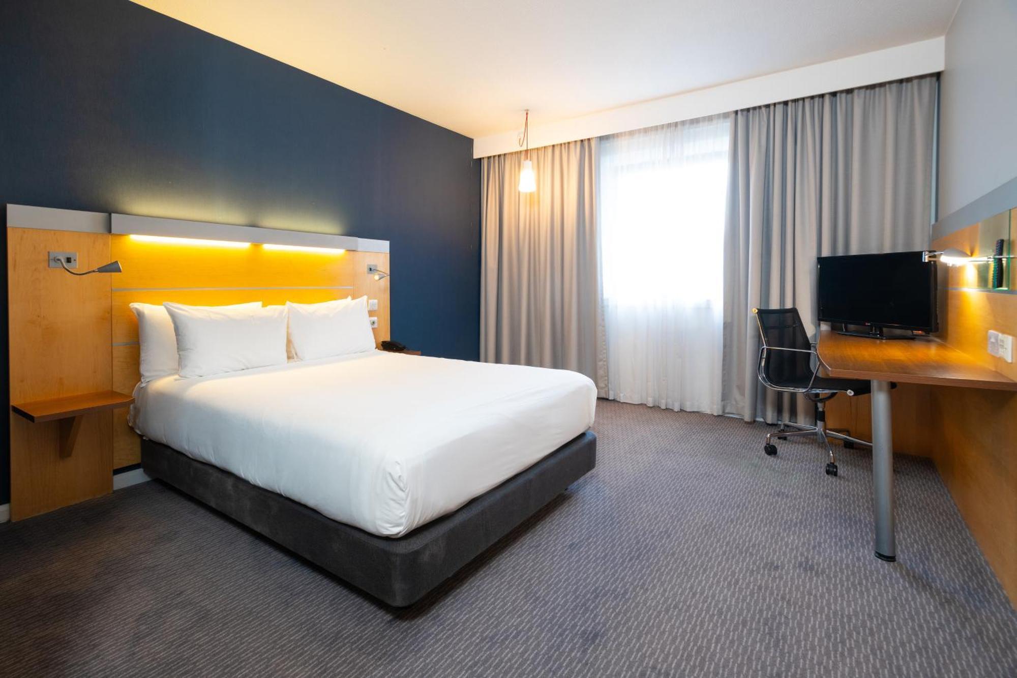 Holiday Inn Express Bedford By Ihg מראה חיצוני תמונה