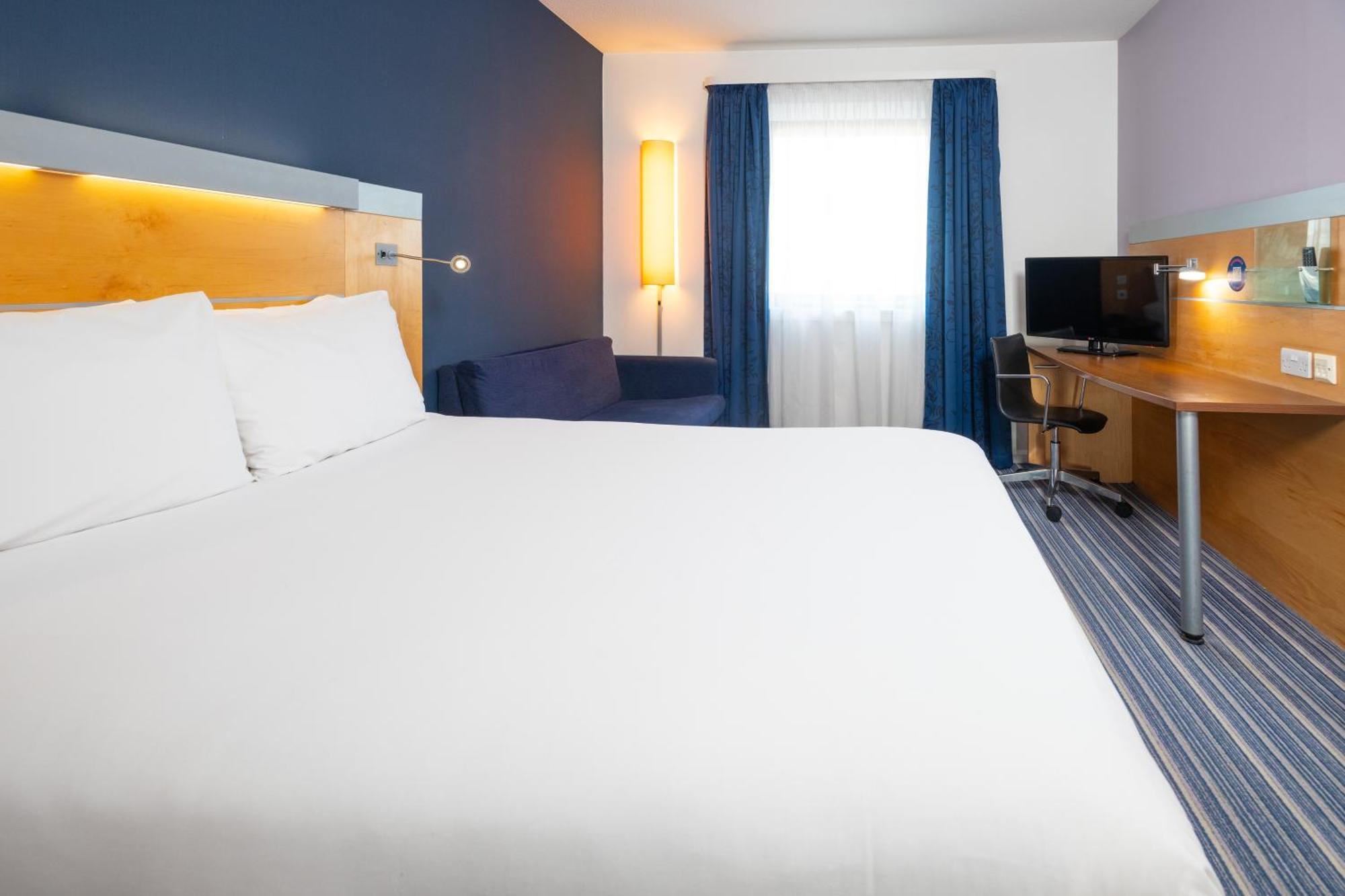 Holiday Inn Express Bedford By Ihg מראה חיצוני תמונה