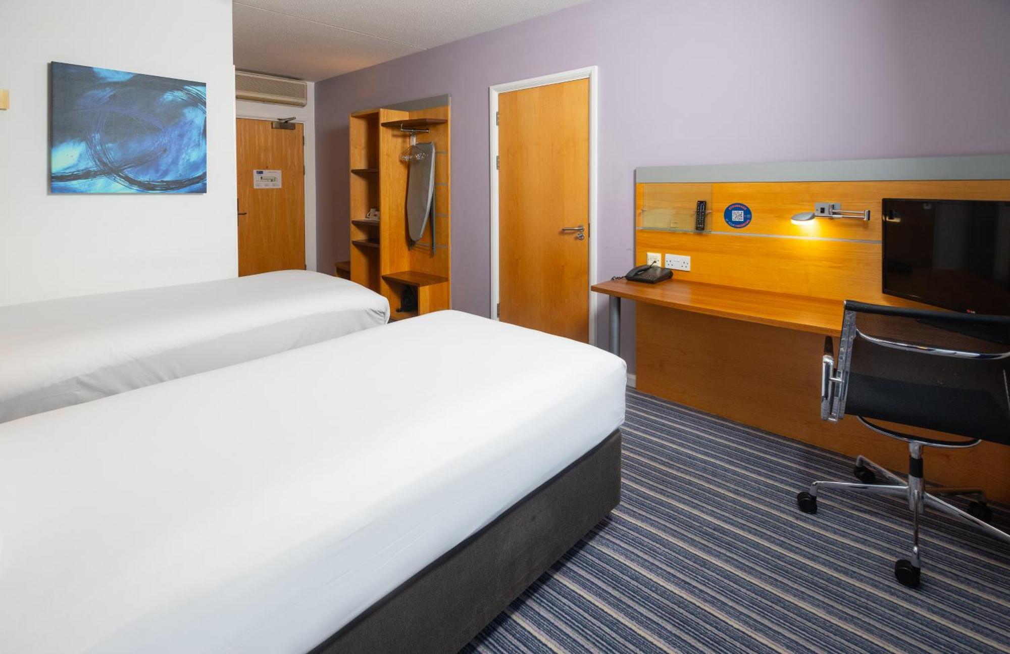 Holiday Inn Express Bedford By Ihg מראה חיצוני תמונה
