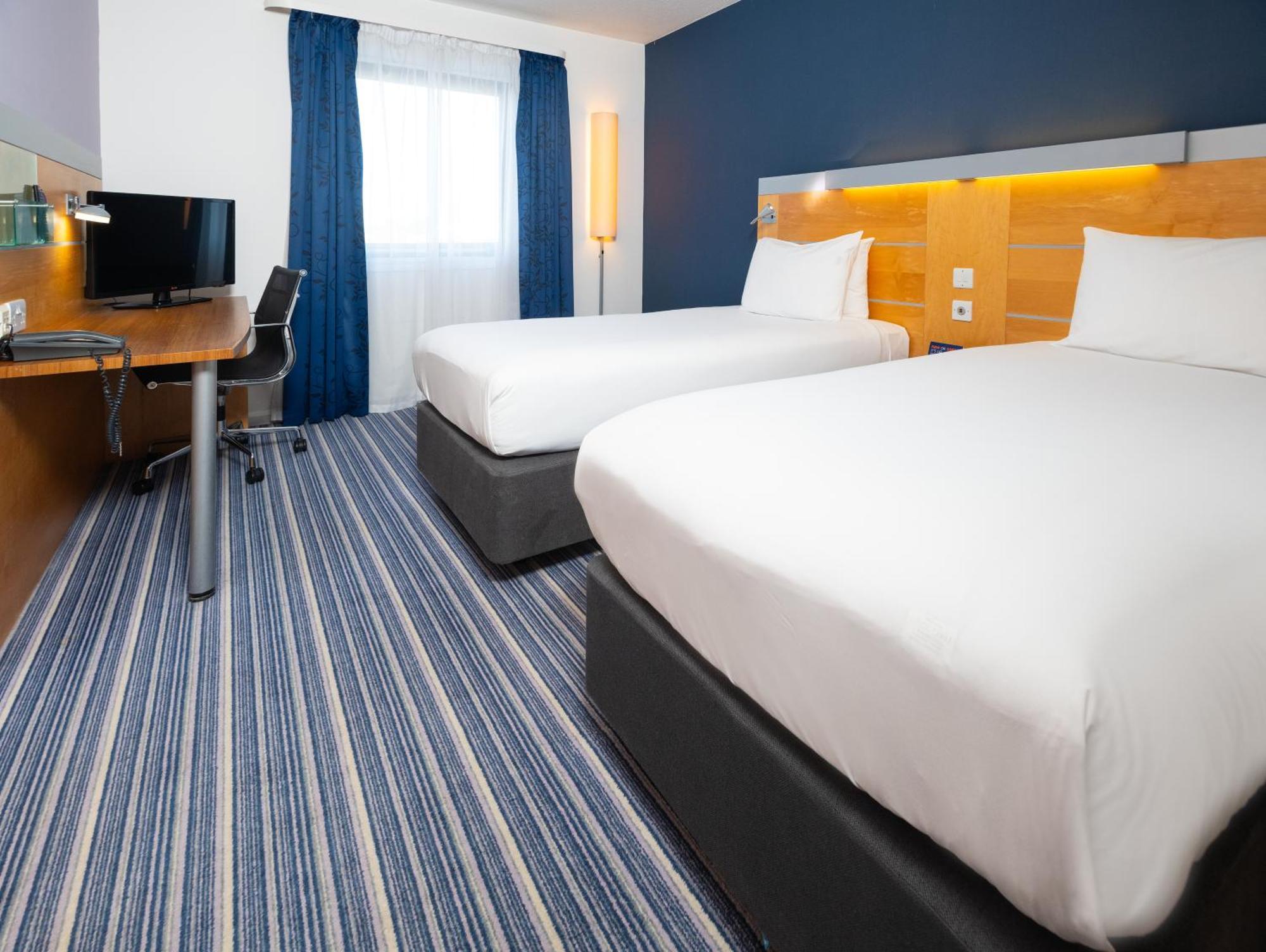 Holiday Inn Express Bedford By Ihg מראה חיצוני תמונה