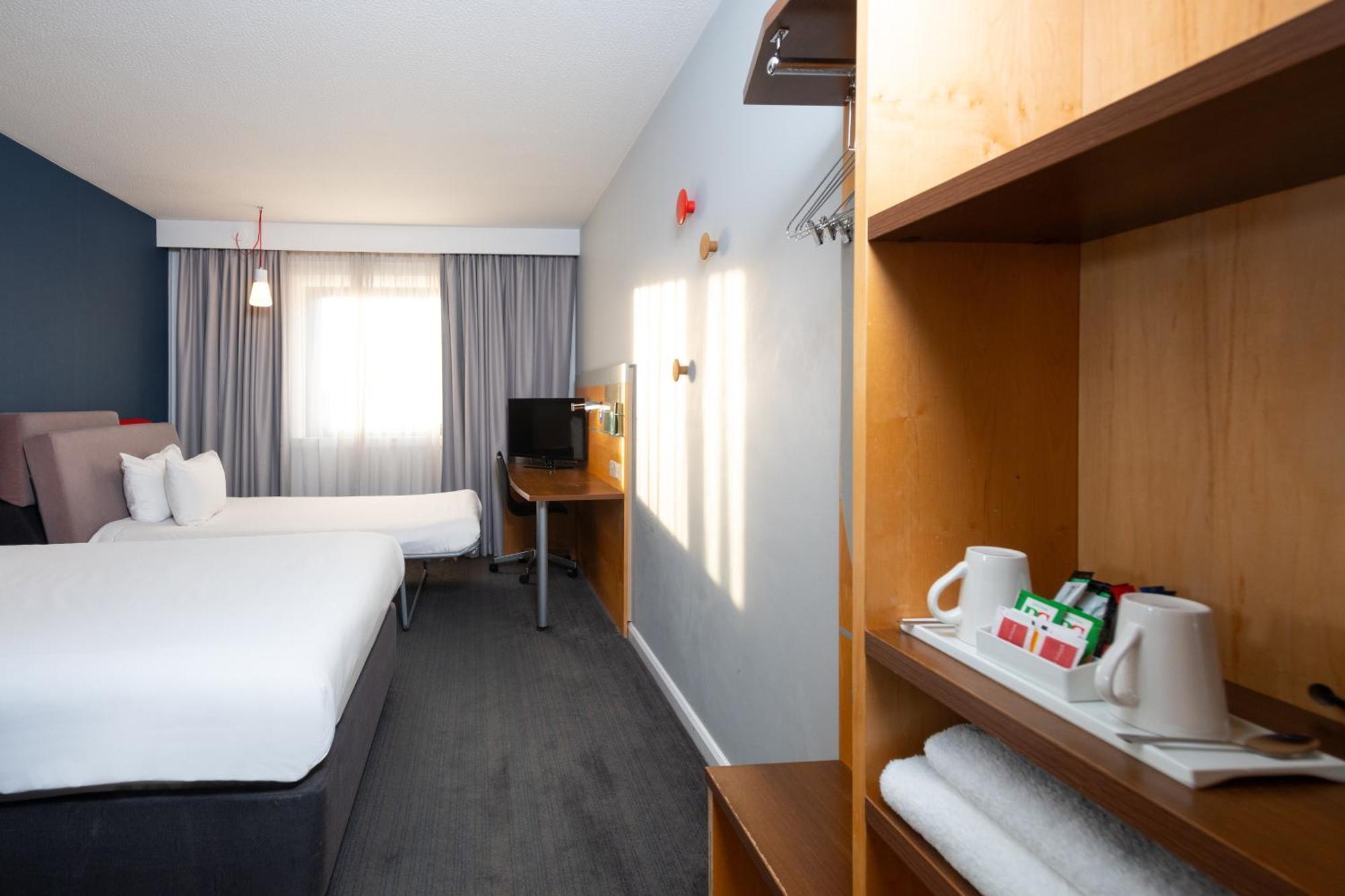 Holiday Inn Express Bedford By Ihg מראה חיצוני תמונה