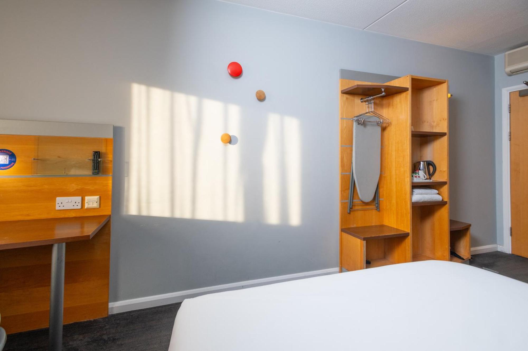 Holiday Inn Express Bedford By Ihg מראה חיצוני תמונה