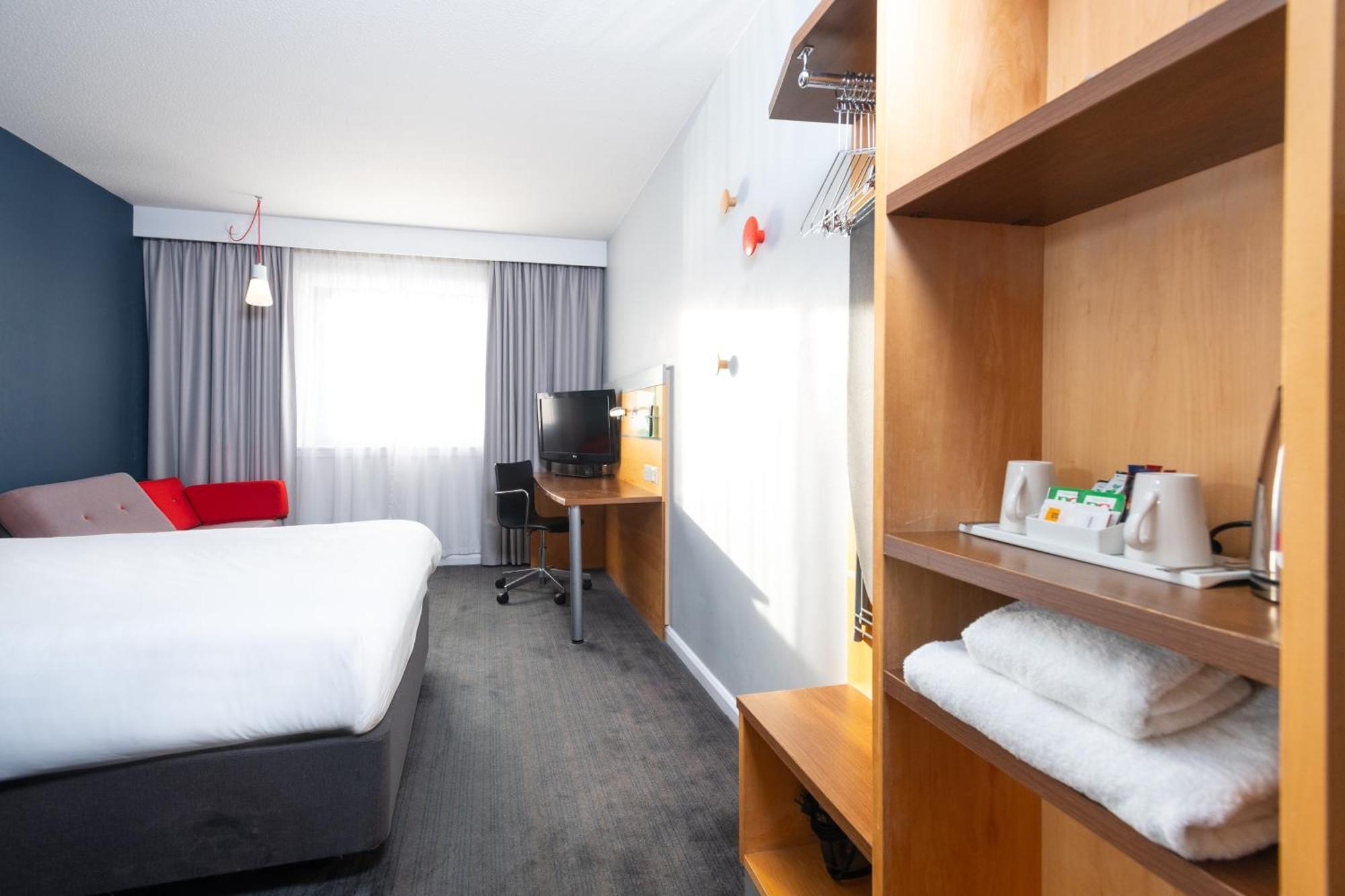 Holiday Inn Express Bedford By Ihg מראה חיצוני תמונה