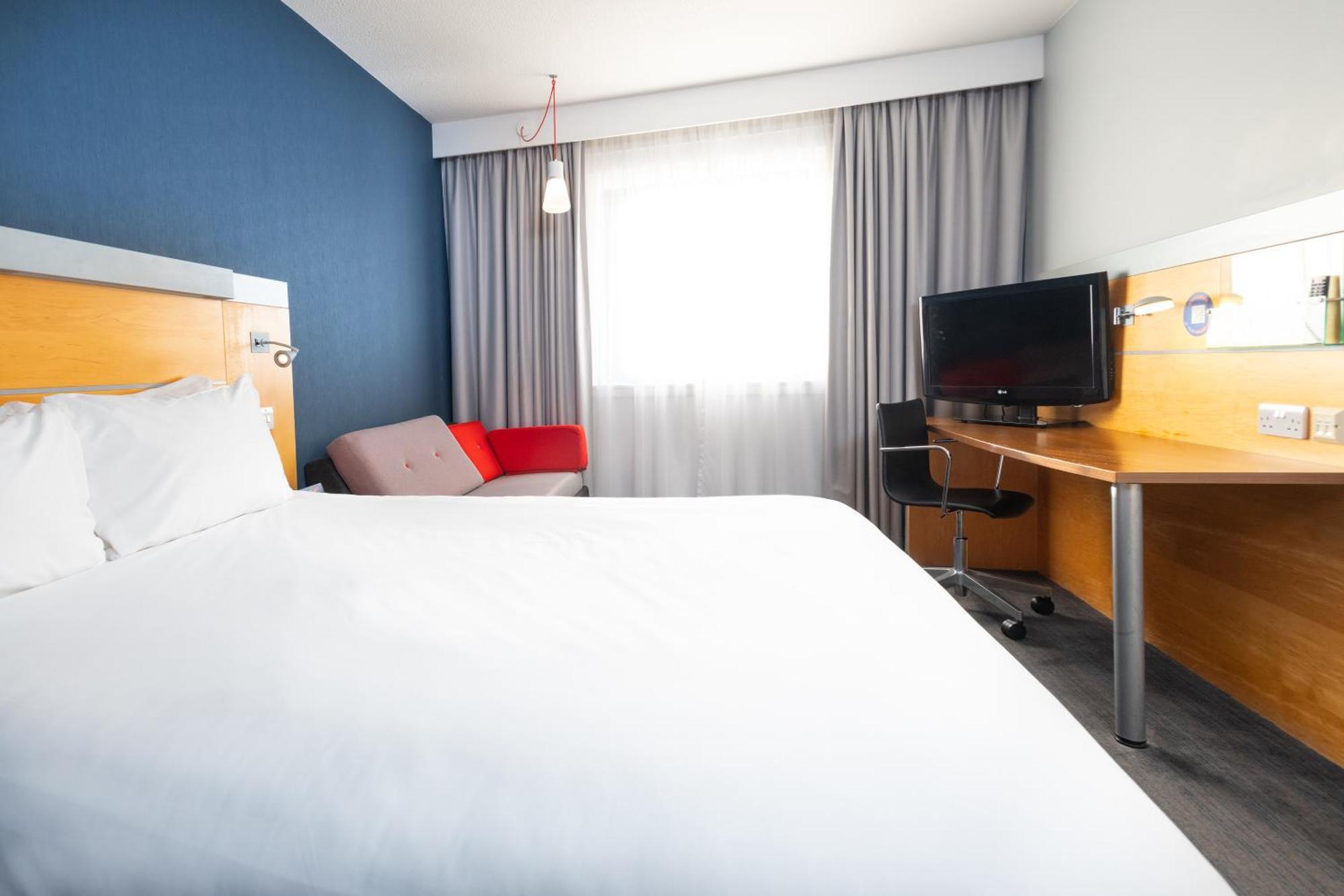 Holiday Inn Express Bedford By Ihg מראה חיצוני תמונה