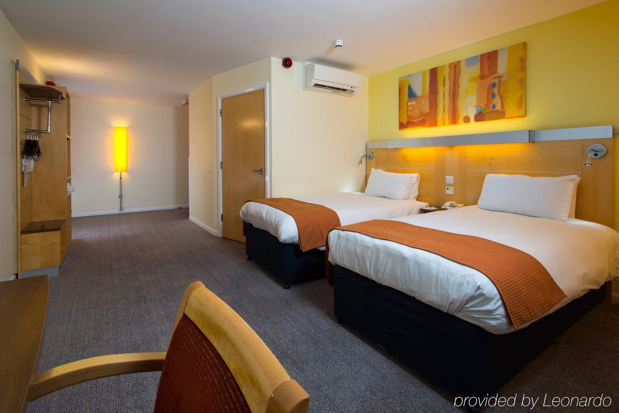 Holiday Inn Express Bedford By Ihg מראה חיצוני תמונה