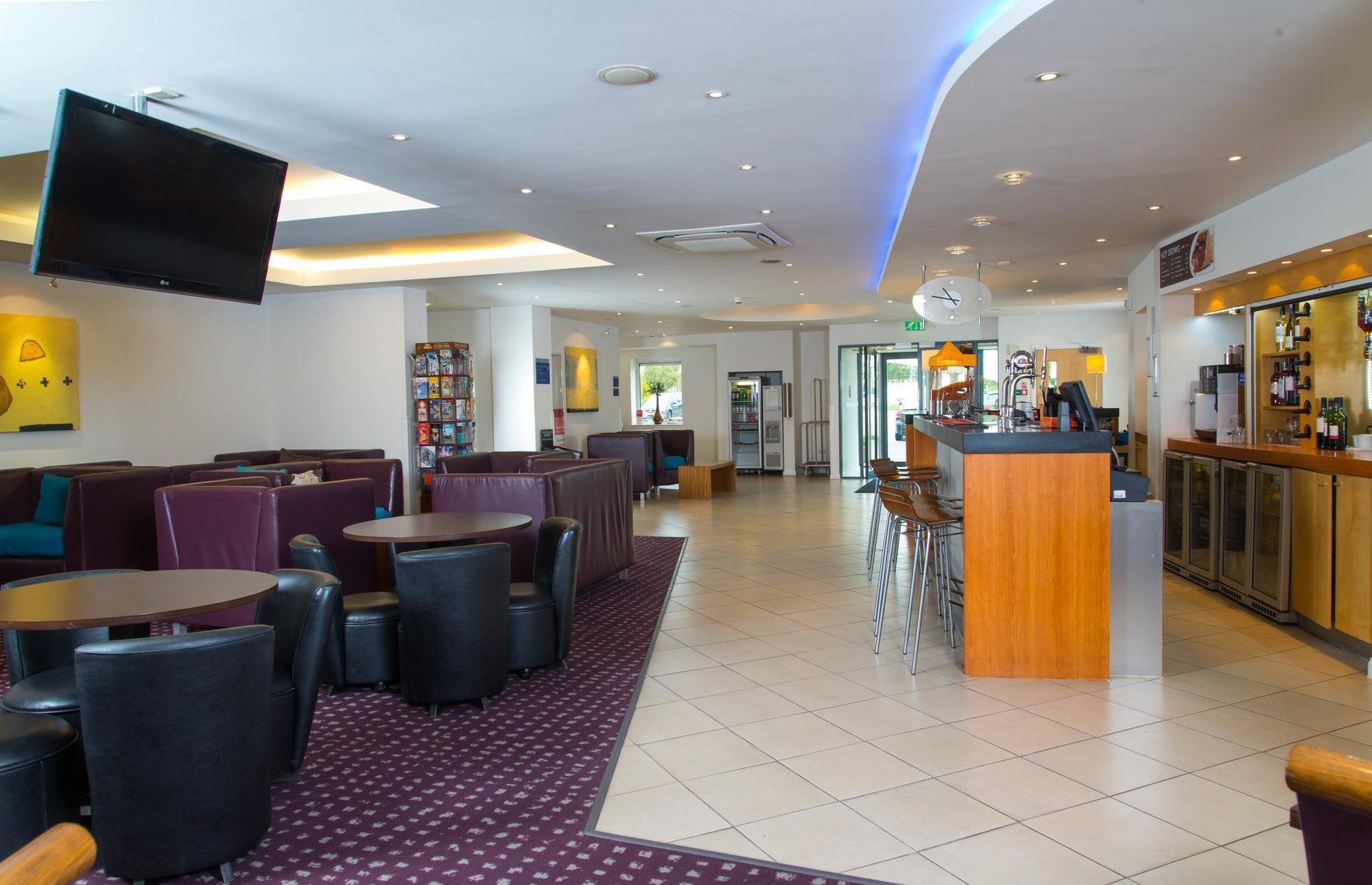 Holiday Inn Express Bedford By Ihg מראה חיצוני תמונה