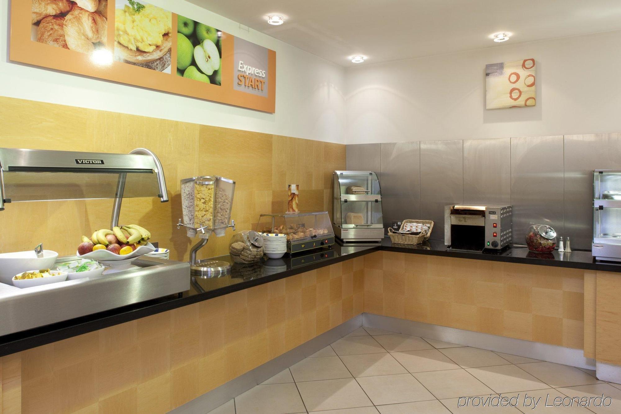 Holiday Inn Express Bedford By Ihg מראה חיצוני תמונה