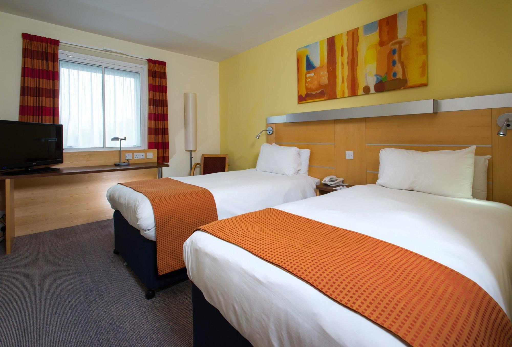 Holiday Inn Express Bedford By Ihg מראה חיצוני תמונה