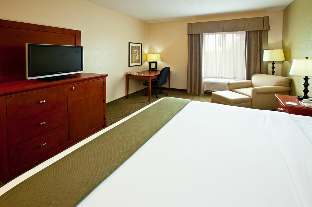 Holiday Inn Express Bedford By Ihg מראה חיצוני תמונה