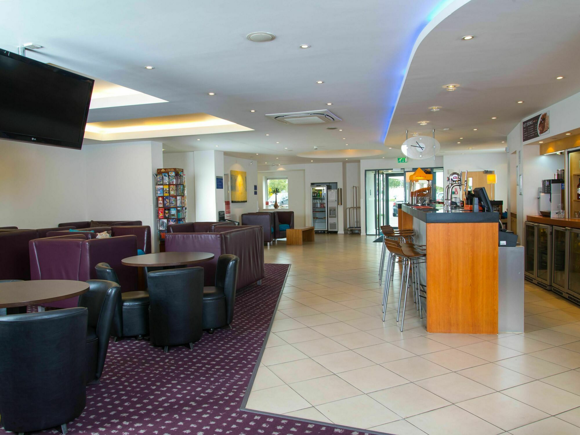 Holiday Inn Express Bedford By Ihg מראה חיצוני תמונה