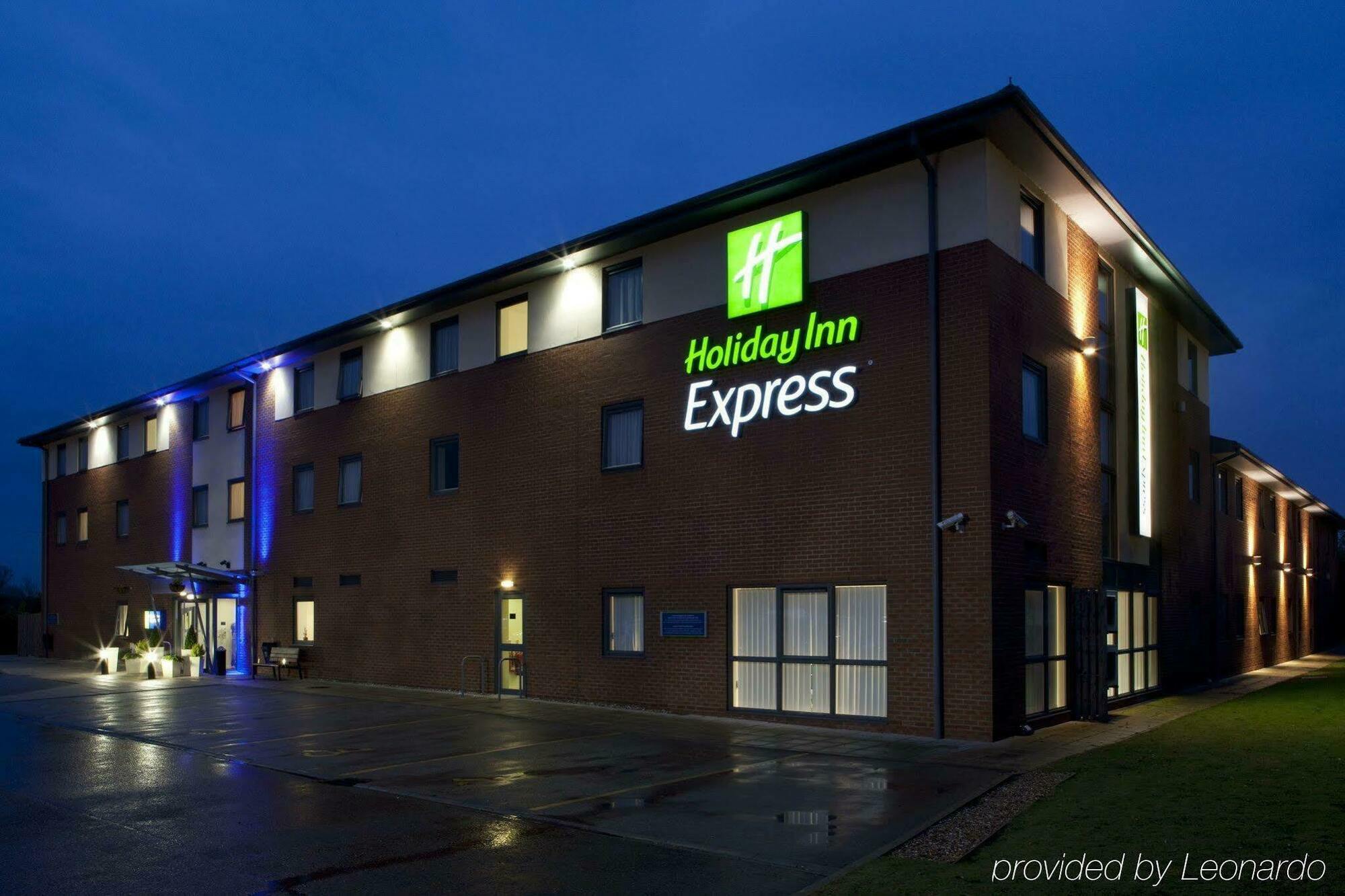 Holiday Inn Express Bedford By Ihg מראה חיצוני תמונה