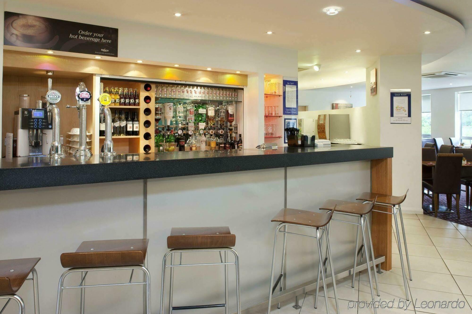 Holiday Inn Express Bedford By Ihg מראה חיצוני תמונה